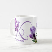 カスタマイズ可能なキャサリン名パープルクロッカス花 コーヒーマグカップ (正面左)