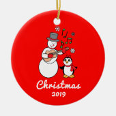 カスタマイズ可能なギターおよびペンギン年の雪だるま セラミックオーナメント (正面)