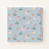 カスタマイズ可能なクリスマスバードのシームレスなパターン ノートブック (裏面)