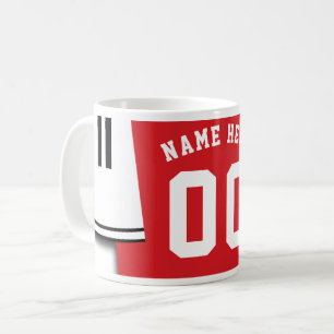 カスタマイズ可能なサッカージャージーのマグ、赤及び白 コーヒーマグカップ