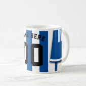 カスタマイズ可能なサッカージャージーマグ、青ストライプ色の コーヒーマグカップ (正面右)