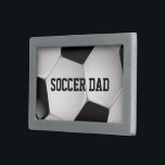 カスタマイズ可能なサッカーボール 長方形ベルトバックル<br><div class="desc">サッカーボールのクローズアップ画像を持つサッカースポーツデザイン、完全にあなたの名前や文字でカスタマイズ可能。サッカー選手、サッカーファン、またはサッカーコーチに最適。他の色の組み合わせは私たちの店で利用可能カスタムで、私たちは歓迎の要求連絡は、私たちのギフトボナンザ店を介してだけ購入する前に私たち。</div>