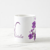 カスタマイズ可能なナタリー名かわいらし紫のフローラおもしろい コーヒーマグカップ (中央)