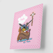 カスタマイズ可能なノアのアークバプテスマ、ガールピンク スクエア壁時計 (傾斜)