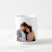 カスタマイズ可能なバレンタインデーのマグカップ – 私たちの愛の物語 コーヒーマグカップ (中央)