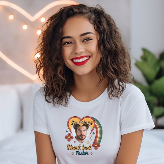 カスタマイズ可能なバレンタインレトロハートビートカスタム、 Tシャツ