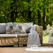 カスタマイズ可能なビーチでHappy Pug クッション