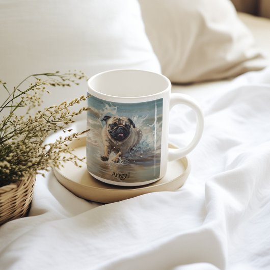カスタマイズ可能なビーチでHappy Pug コーヒーマグカップ