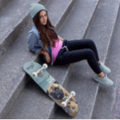 カスタマイズ可能なビーチでHappy Pug スケートボード