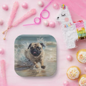 カスタマイズ可能なビーチでHappy Pug ペーパープレート (パーティー)