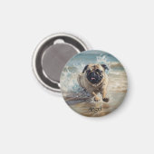 カスタマイズ可能なビーチでHappy Pug マグネット (正面/裏面)