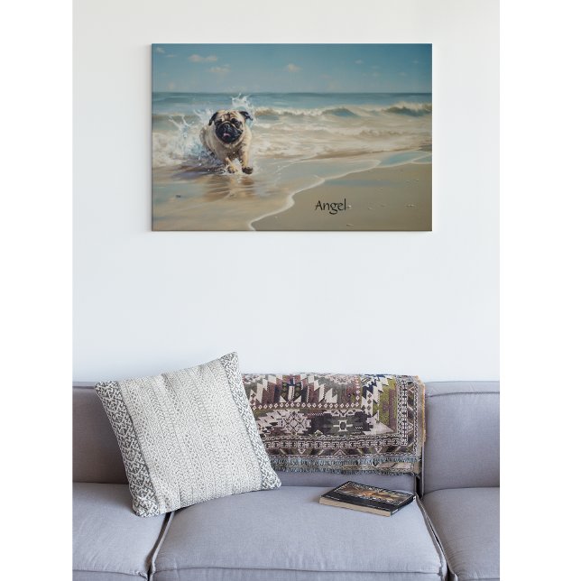 カスタマイズ可能なビーチでHappy Pug メタルプリント (クリエイターアップロード済み)