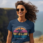 カスタマイズ可能なビーチ旅行可愛いネイビーブルー女性 Tシャツ<br><div class="desc">この可愛いトロピカルパームツリーサンセットの女性のTシャツは、大学の友達との夏のビーチ旅行や家族とのおもしろいクルーズ船の休暇に最適である。フロリダやハワイのカスタマイズ海岸や島の家族の懇親会に向けて、グループのTシャツのセットをパーソナライズする。</div>