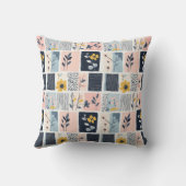 カスタマイズ可能なピンクとネイビーのフローラパッチワークキルト クッション (裏面)