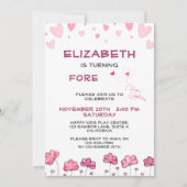 カスタマイズ可能なピンクのハートと花誕生日 招待状 (正面)