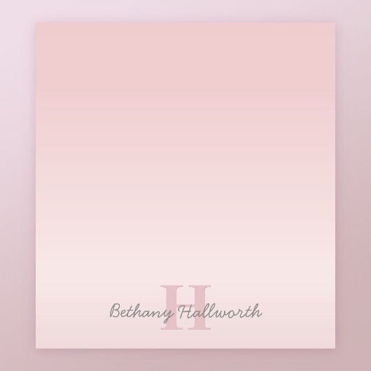 カスタマイズ可能なピンクのモノグラムと名前のスクリプト ノートパッド