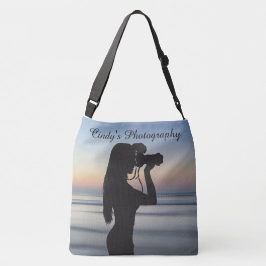 カスタマイズ可能なフォトグラファー クロスボディバッグ (裏面)
