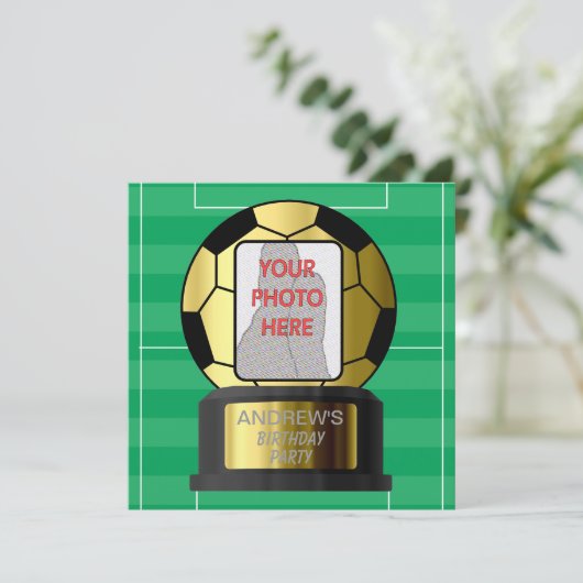 カスタマイズ可能なフォトサッカーボールパーティの招待状 招待状 (スタンド正面)