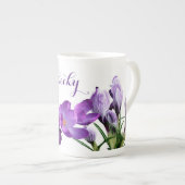 カスタマイズ可能なベッキー名かわいらし紫色の花おもしろい ボーンチャイナマグカップ (正面右)