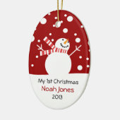カスタマイズ可能なベビーの初めてのクリスマスの雪だるま セラミックオーナメント (左)