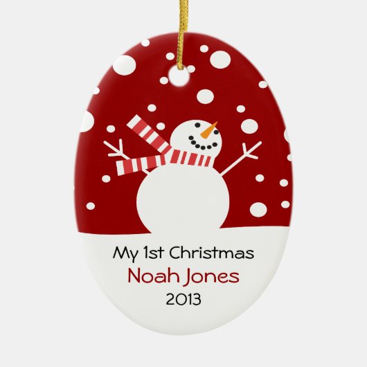 カスタマイズ可能なベビーの初めてのクリスマスの雪だるま セラミックオーナメント (正面)