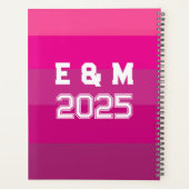 「カスタマイズ可能なモノグラムと年 プランナー手帳 (裏面)