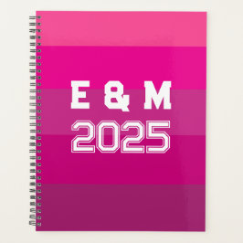 「カスタマイズ可能なモノグラムと年 プランナー手帳