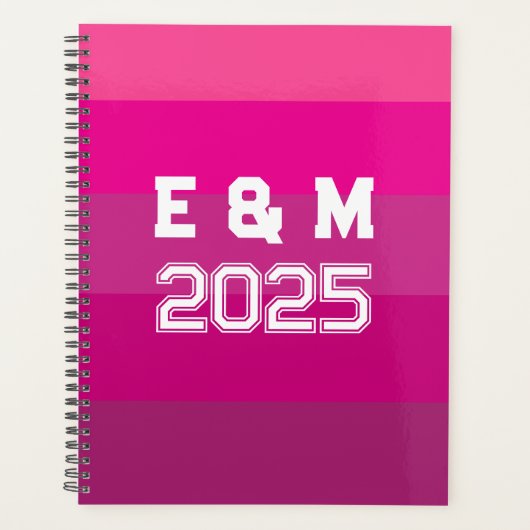 「カスタマイズ可能なモノグラムと年 プランナー手帳 (正面)