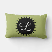 カスタマイズ可能なモノグラムのなセージグリーン ランバークッション (裏面)