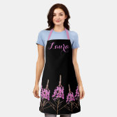 カスタマイズ可能なラかわいらしウラ名ピンクフローラスタイリッシュ エプロン (着用した状態)