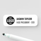 カスタマイズ可能なロゴと役職 | ミニマモダンリスト 名札 (インサイチュ)