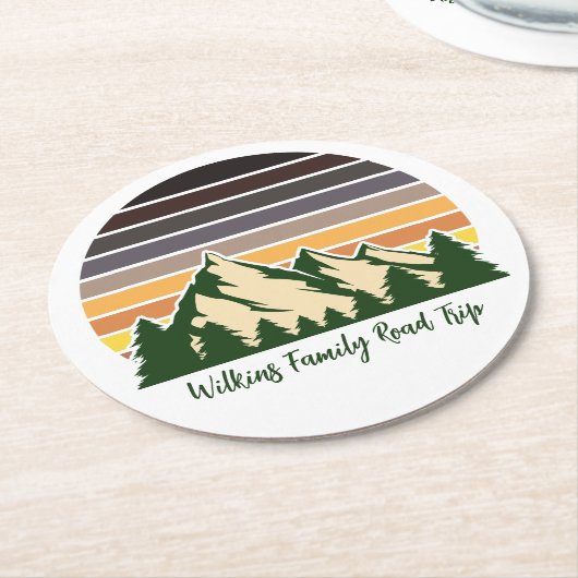カスタマイズ可能なロードトリップグリーンフォレスト自然 ラウンドペーパーコースター (アングル)