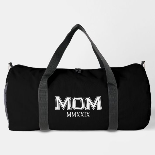 カスタマイズ可能なローマ数字の'Mom'ギフト ダッフルバッグ (裏面)