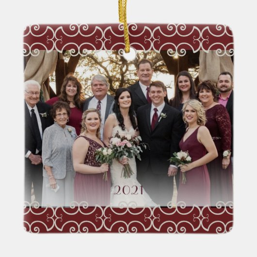 カスタマイズ可能な両面バーガンディースクエレガントロール セラミックオーナメント (正面)