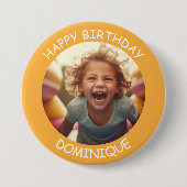 カスタマイズ可能な写真と名前の誕生日ボタン 缶バッジ (正面)