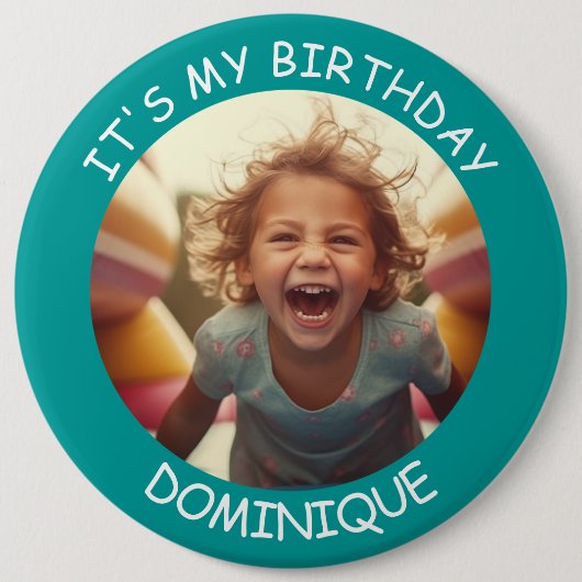 カスタマイズ可能な写真と名前の誕生日ボタン 缶バッジ (正面)
