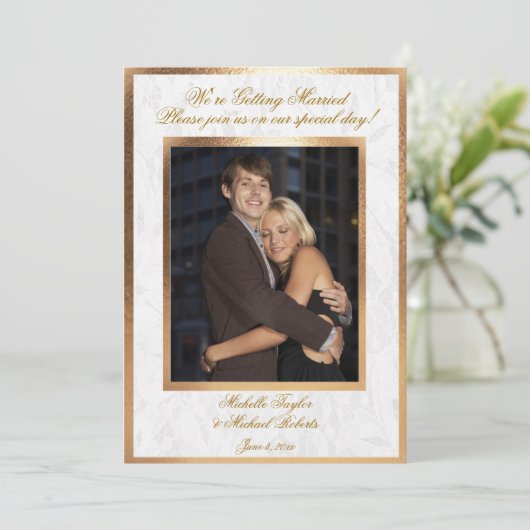 カスタマイズ可能な写真の結婚式招待状の金ゴールドのトリム 招待状 (スタンド正面)