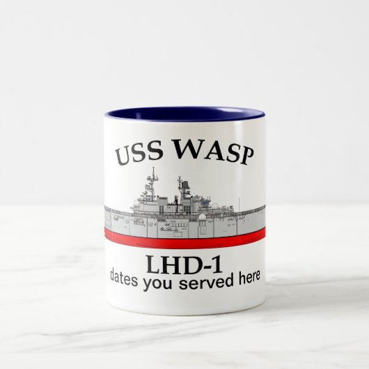 カスタマイズ可能な勤務年月日入り USS Wasp LHD-1 ツートーンマグカップ (中央)