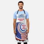 カスタマイズ可能な単なる熱狂的な愛国的なシェフ エプロン (着用した状態)