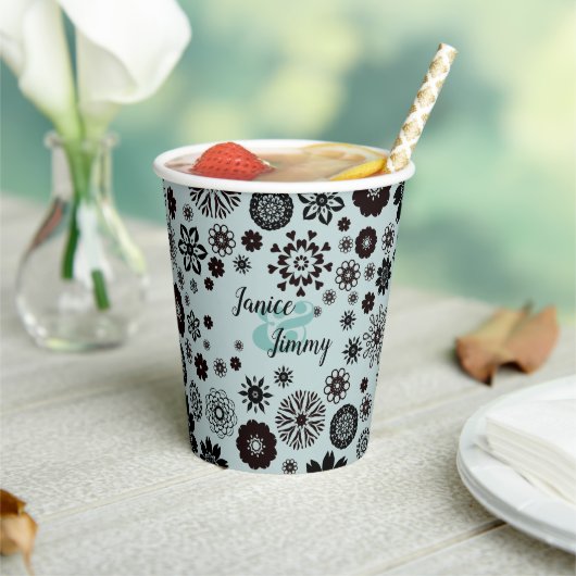 カスタマイズ可能な名前かわいいセージ緑の花のパターン 紙コップ (インサイチュ)