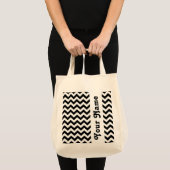 カスタマイズ可能な名前のブラックサファリシェブロン トートバッグ (正面(商品))