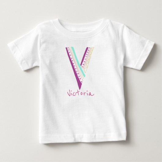 カスタマイズ可能な名前の手書き文字V ベビーTシャツ (正面)