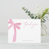 カスタマイズ可能な名前ピンクボウ結婚のブライダルシャワー サンキューカード (スタンド正面)