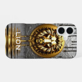 カスタマイズ可能な名前入り威厳あるライオン 🦁 iPhone 16ケース (裏面横)