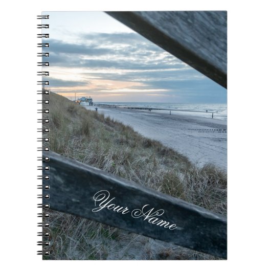 カスタマイズ可能な名前海恋人ビーチサンセットロマンス ノートブック (正面)