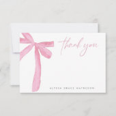 カスタマイズ可能な名前 ピンクの蝶ネクタイ ウェディング ブライダルシャワー サンキューカード (正面)