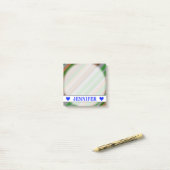 カスタマイズ可能な名前-緑、ブラウンおよび灰色のストライプ ポストイット (デスク上)