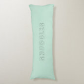 カスタマイズ可能な名前"Snuggles" seafooam mint green ボディピロー (正面縦)