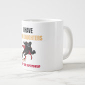 カスタマイズ可能な女の子パパ2人の娘スーパーヒーロー ジャンボコーヒーマグカップ (正面右)