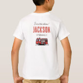 カスタマイズ可能な子供の誕生日パーティー装飾の赤い消防車 |  Tシャツ (裏面)